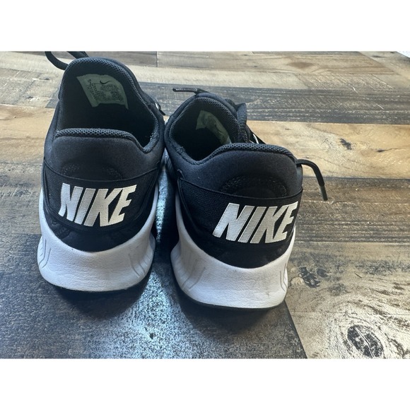 EUC Women's Size 7 - Nike Free Metcon 4 Black And White - Picture 4 of 6
